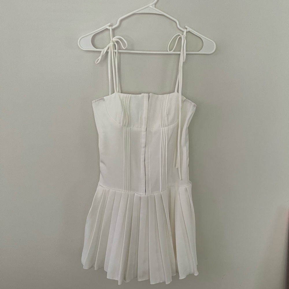 Elegant White Pleated Dress